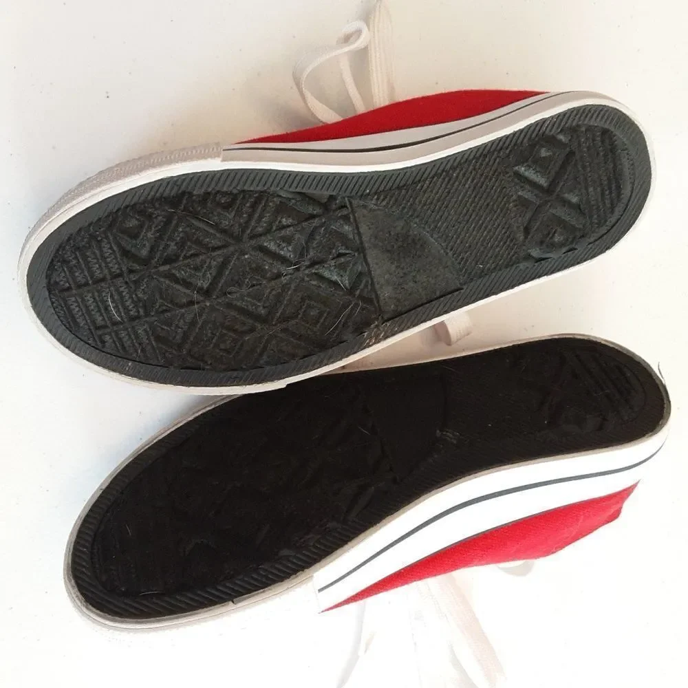 Lucky‎ Brand Sneakers Red Low Tops Unisex Rubber Toe Caps Lace Up Kids Size 2